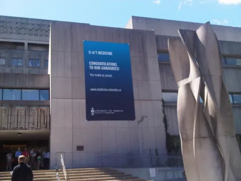 Kursda oldugum Toronto Universitetinin Tibb Fakültəsi